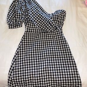 NWT pretty little thing gingham asymmetrical one shoulder dress